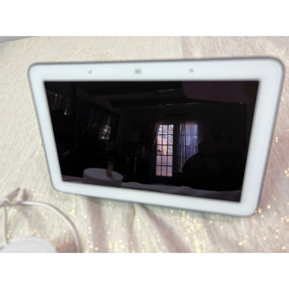 Hub Smart Home Speaker and 7 in Display Compatible with Google Assistant - Picture 2 of 5
